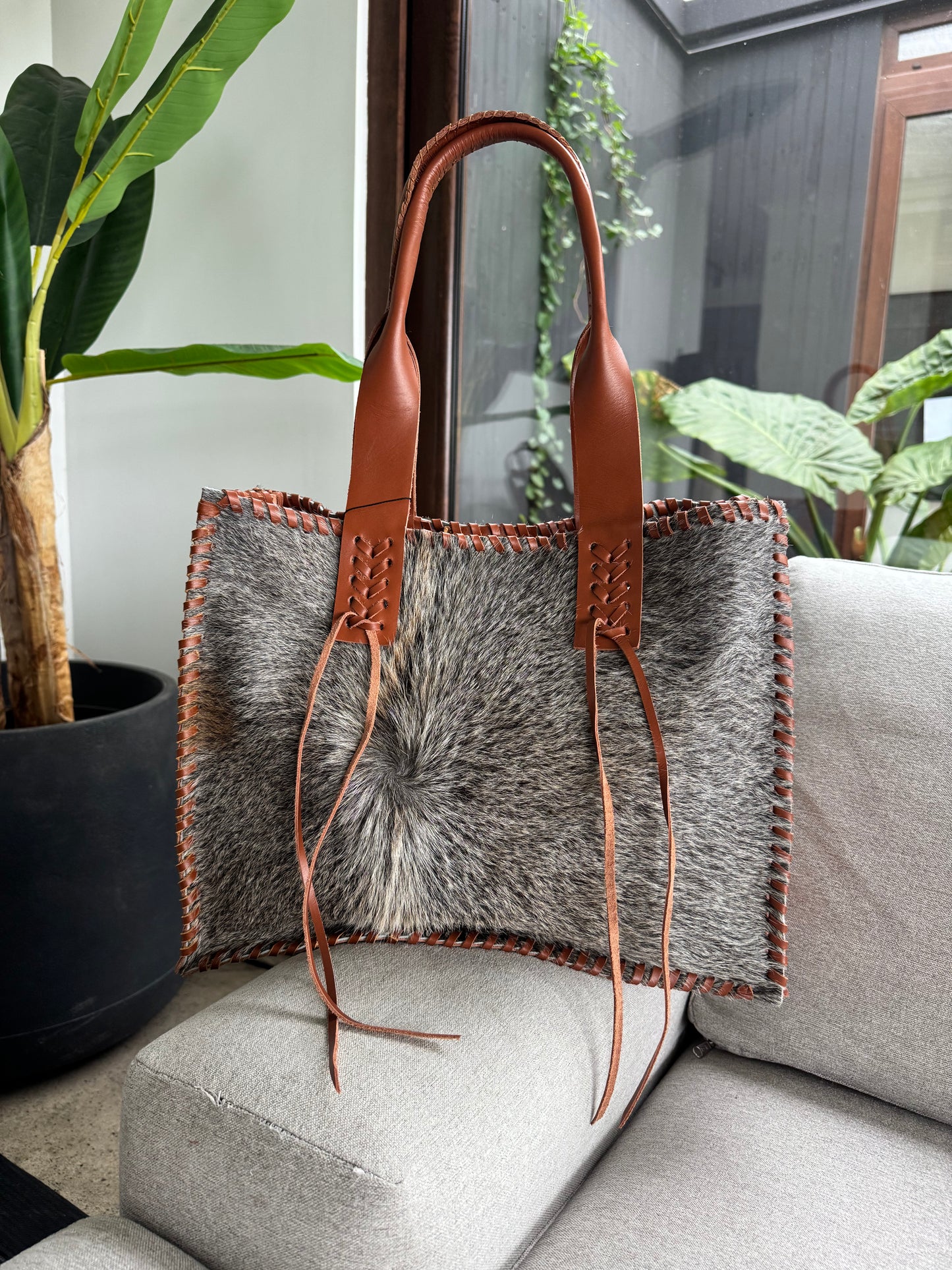 Cartera estancia camel pelo gris