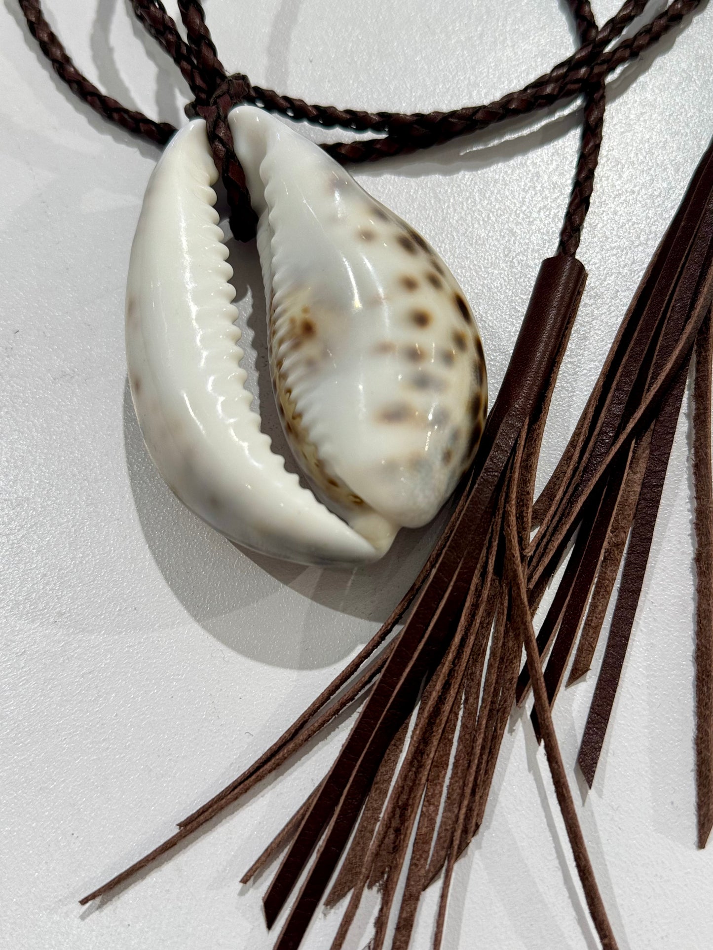 Collar Coquille Flecos café moro