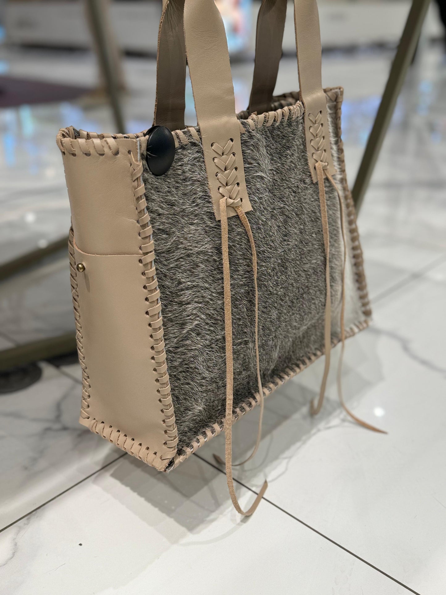 Cartera estancia nude pelo gris