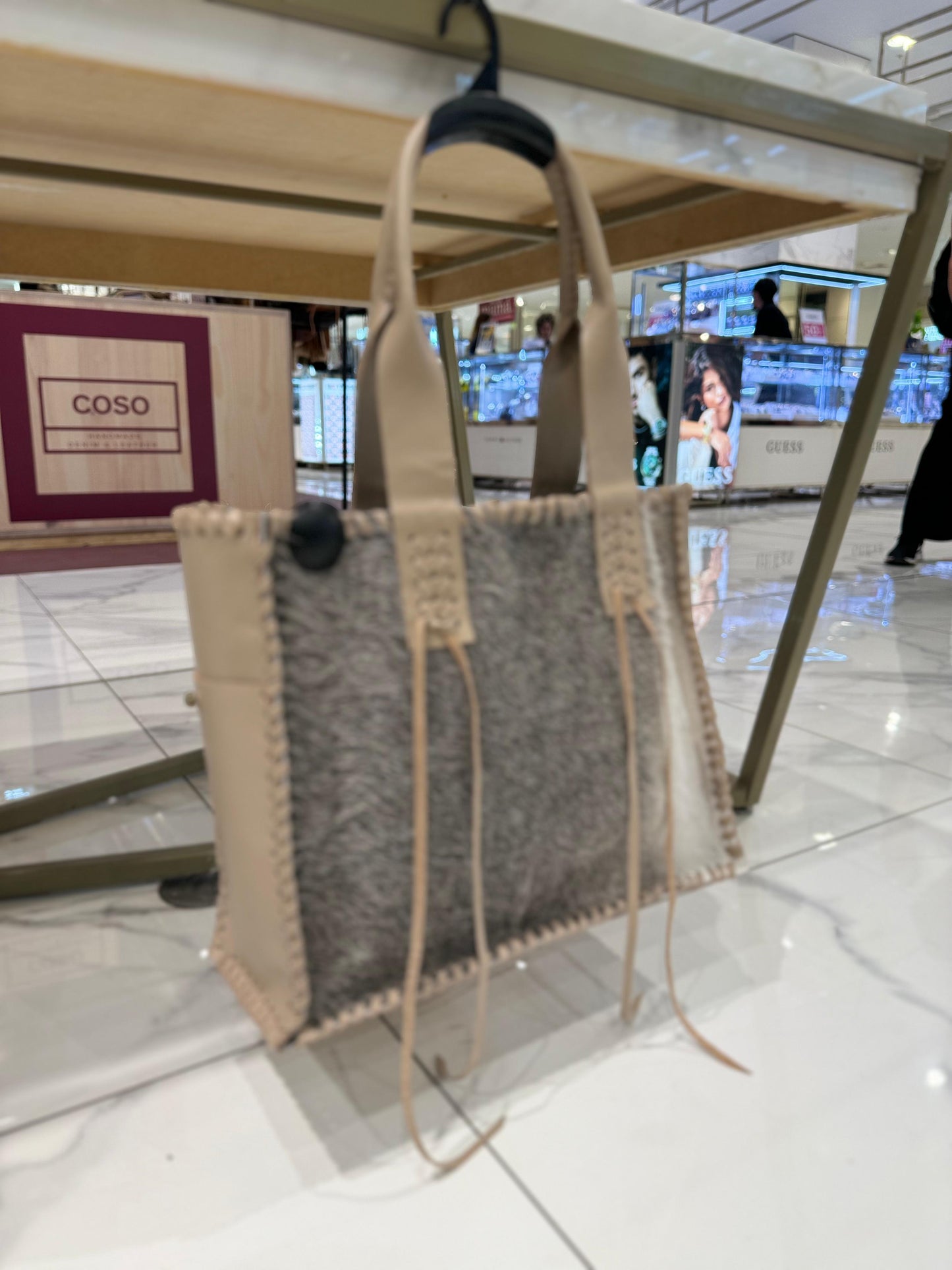 Cartera estancia nude pelo gris
