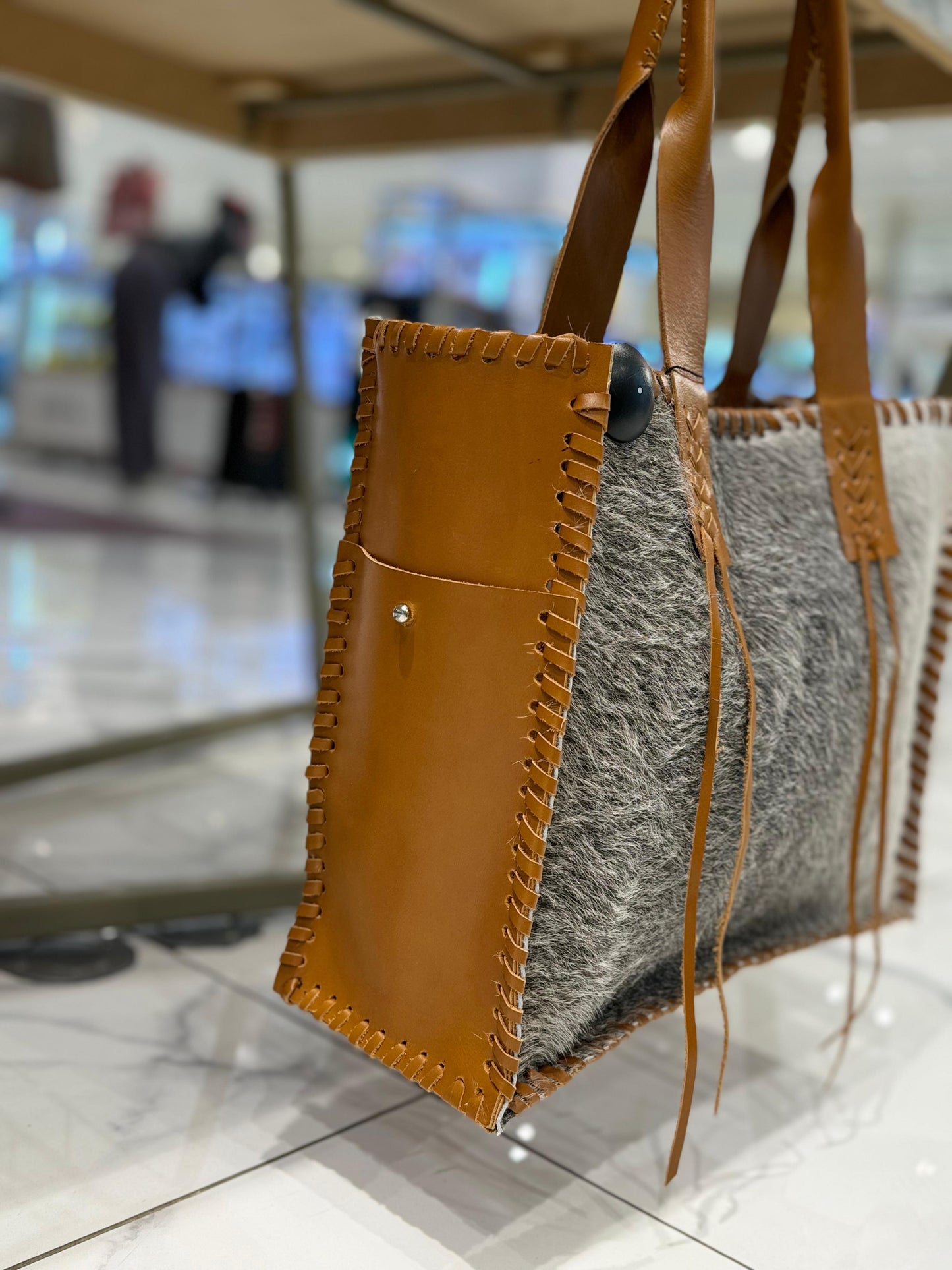 Cartera estancia curry pelo gris