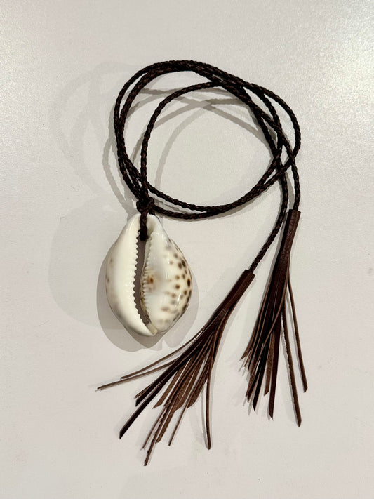 Collar Coquille Flecos café moro